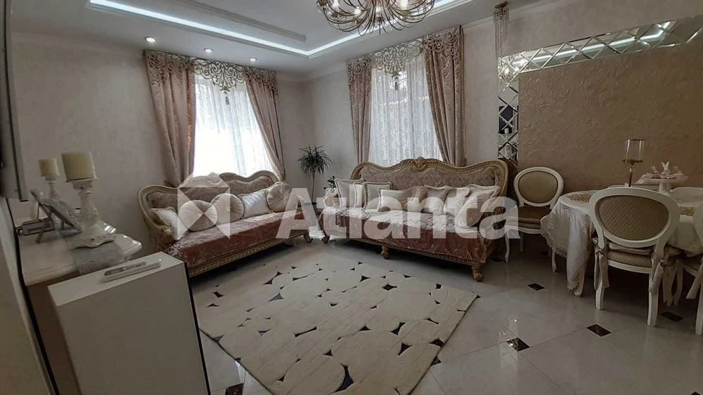 У продажу розкішний 2-поверховий будинок в районі Вузовськог