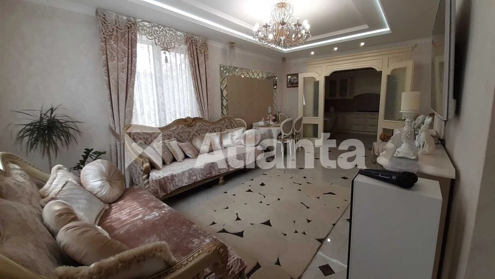 У продажу розкішний 2-поверховий будинок в районі Вузовськог