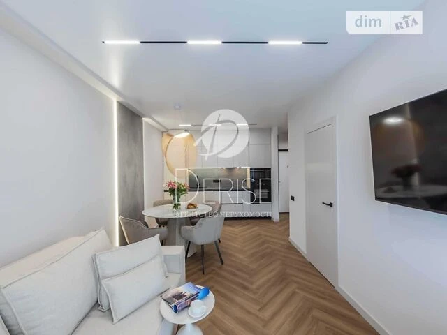 Продаж 1к квартири 41 кв. м на вул. Михайла Максимовича 26 •