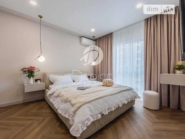 Продаж 1к квартири 41 кв. м на вул. Михайла Максимовича 26 •