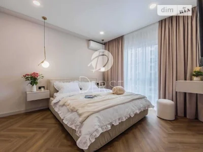 Продаж 1к квартири 41 кв. м на вул. Михайла Максимовича 26 •