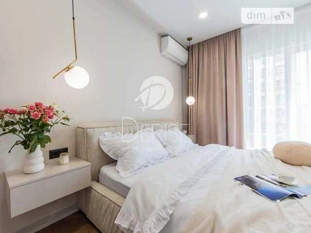 Продаж 1к квартири 41 кв. м на вул. Михайла Максимовича 26 •