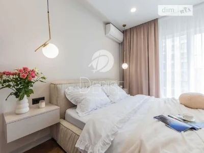 Продаж 1к квартири 41 кв. м на вул. Михайла Максимовича 26 •