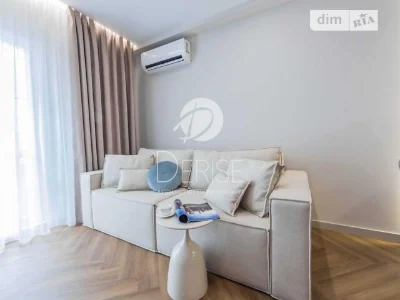 Продаж 1к квартири 41 кв. м на вул. Михайла Максимовича 26 •
