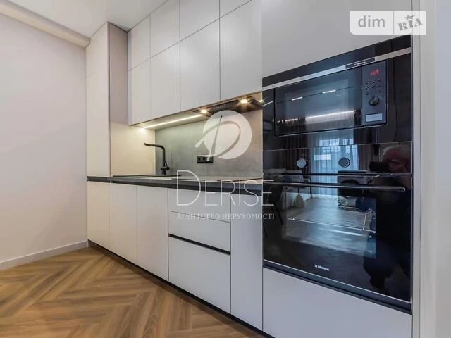 Продаж 1к квартири 41 кв. м на вул. Михайла Максимовича 26 •