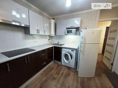 Продаж 1к квартири 33.9 кв. м на вул. Левка Лук'яненка 1Д •