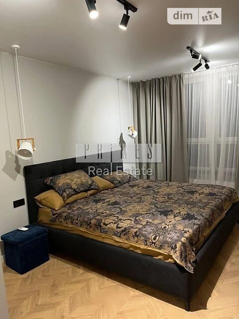 Продаж 3к квартири 74 кв. м на вул. Михайла Максимовича 32А