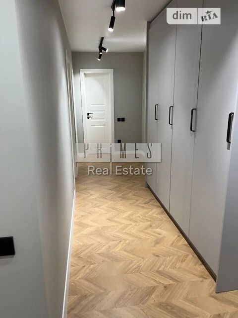 Продаж 3к квартири 74 кв. м на вул. Михайла Максимовича 32А
