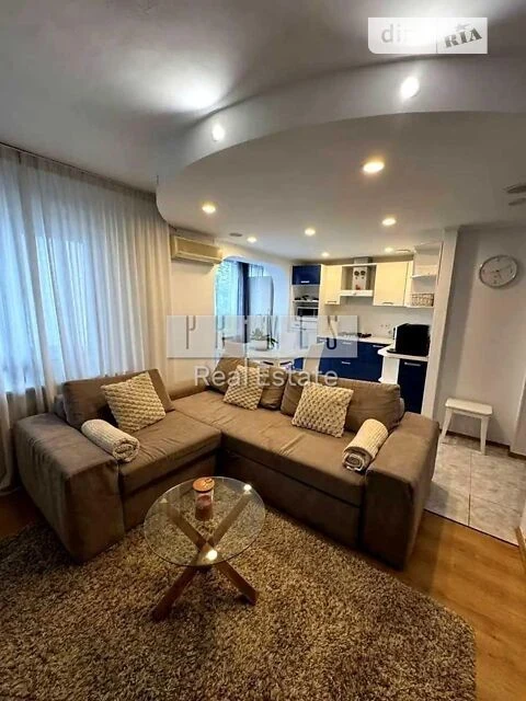 Продаж 3к квартири 63 кв. м на вул. Юрія Шумського 10 • ID 3