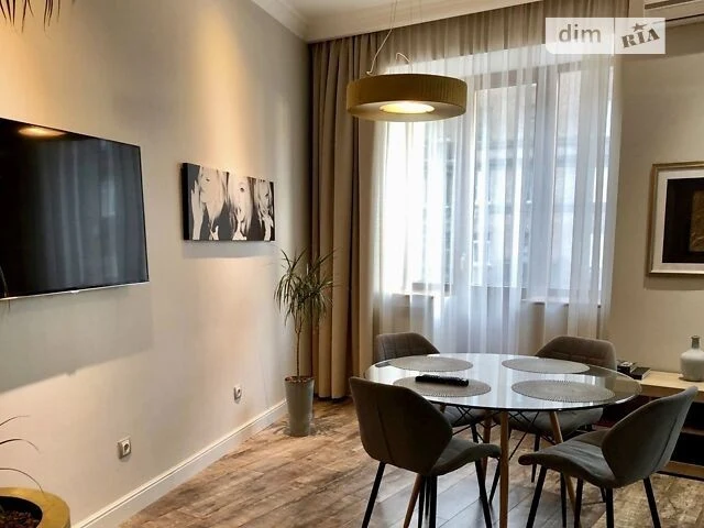 Продаж 2к квартири 57 кв. м на вул. Січових Стрільців 76 • I