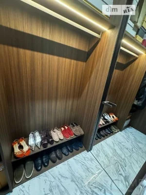 Продаж 1к квартири 50 кв. м на вул. Василя Тютюнника 28А • I