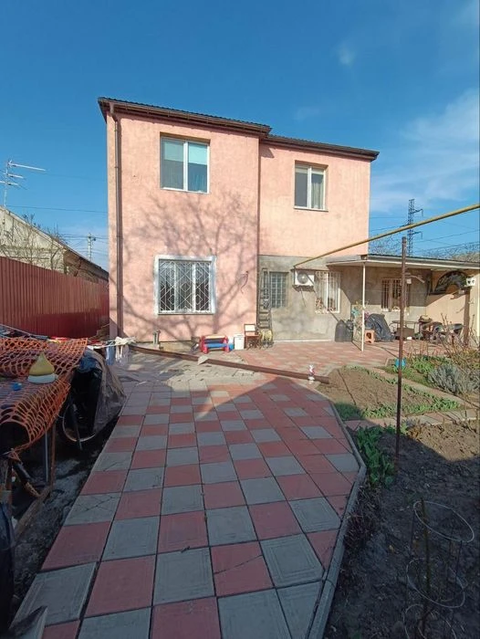 Wonderful two-story house in Cheremkhy. (169-372)