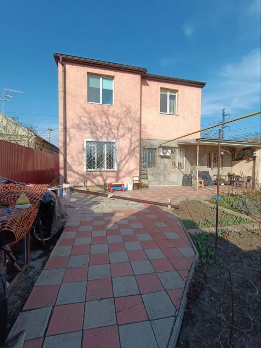 Wonderful two-story house in Cheremkhy. (169-372)