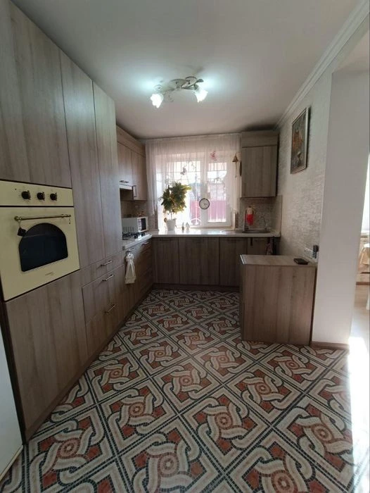 Wonderful two-story house in Cheremkhy. (169-372)