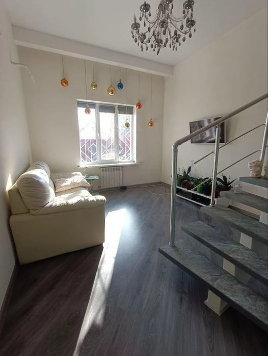 Wonderful two-story house in Cheremkhy. (169-372)