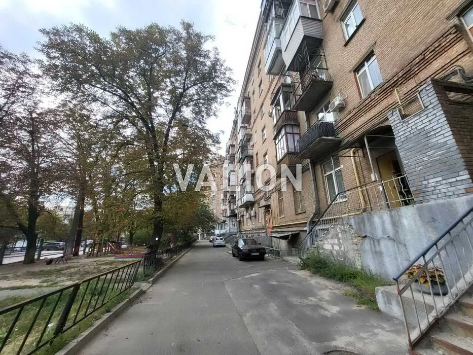 Продаж двокімнатної квартири 43.8м² вул. Січових Стрільців,