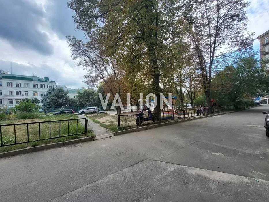 Продаж двокімнатної квартири 43.8м² вул. Січових Стрільців,