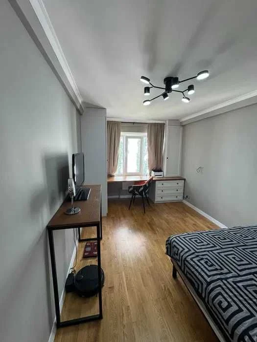 Продаж 3к квартири, Гетьмана Кирилла Разумовского 12, Святош