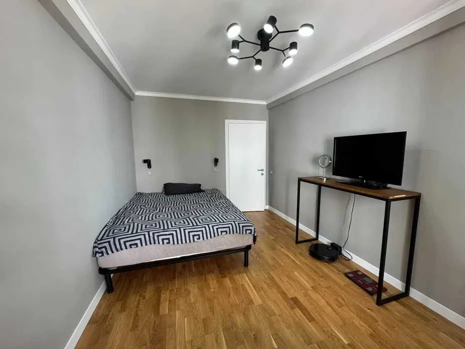 Продаж 3к квартири, Гетьмана Кирилла Разумовского 12, Святош