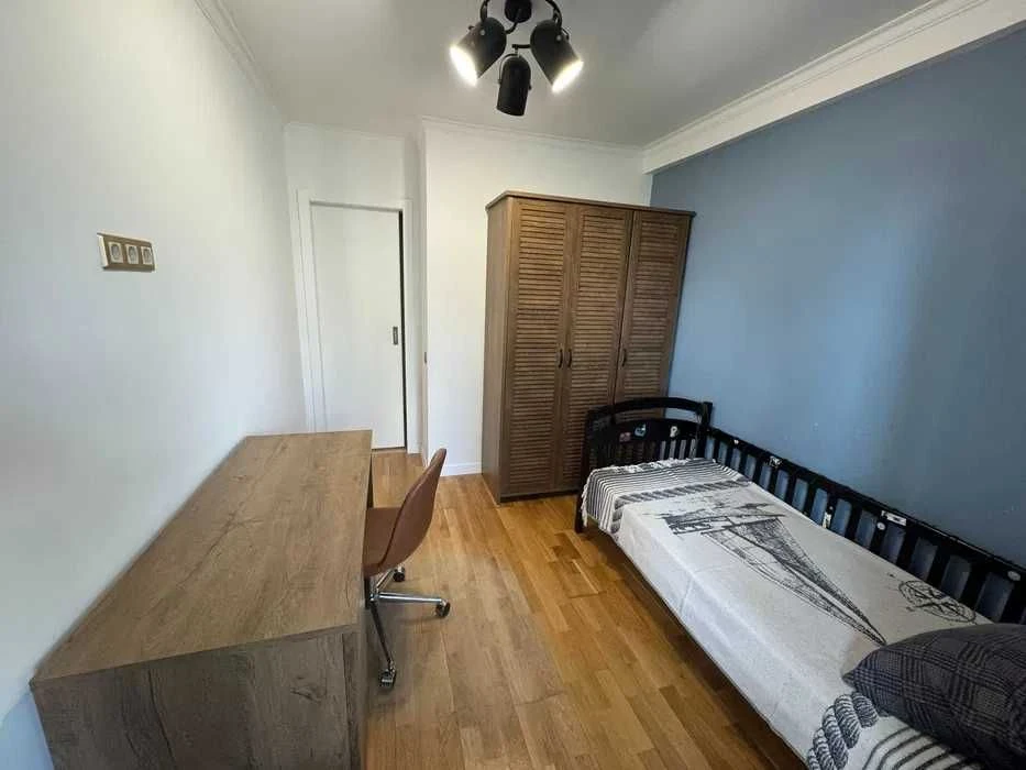 Продаж 3к квартири, Гетьмана Кирилла Разумовского 12, Святош