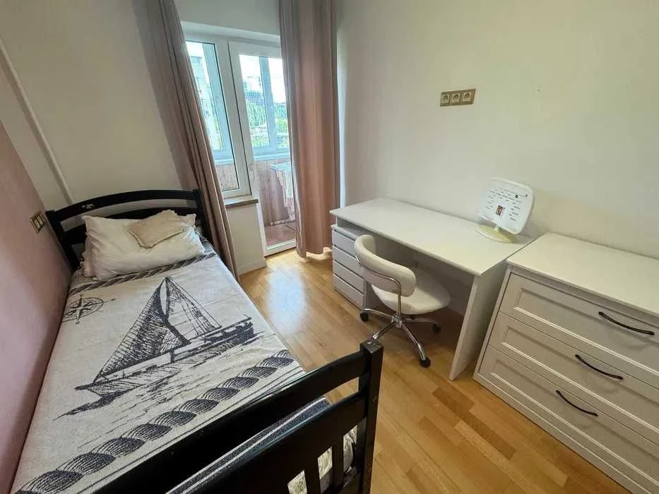 Продаж 3к квартири, Гетьмана Кирилла Разумовского 12, Святош