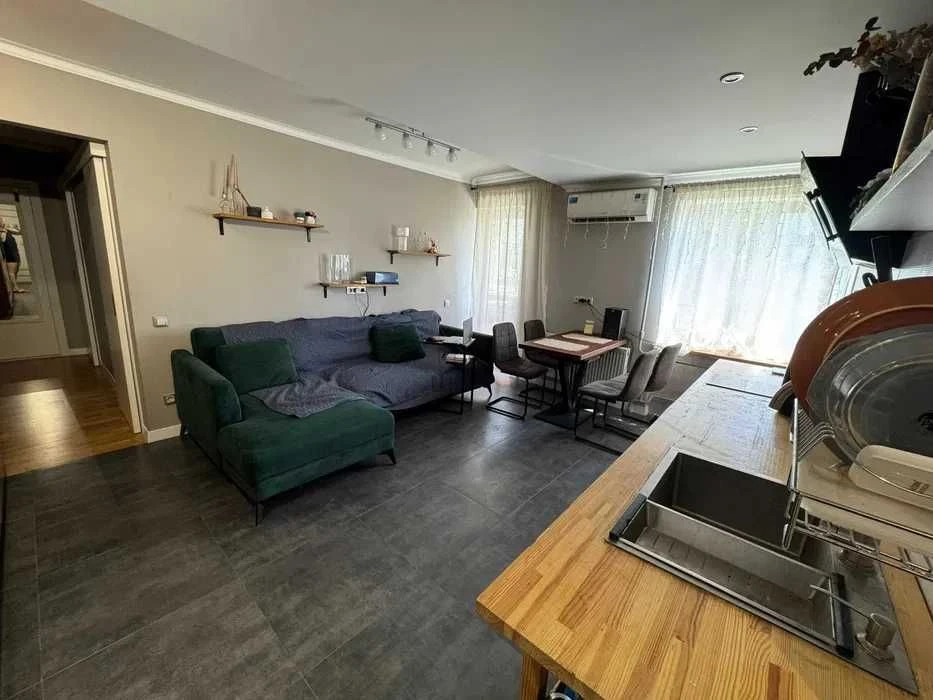 Продаж 3к квартири, Гетьмана Кирилла Разумовского 12, Святош