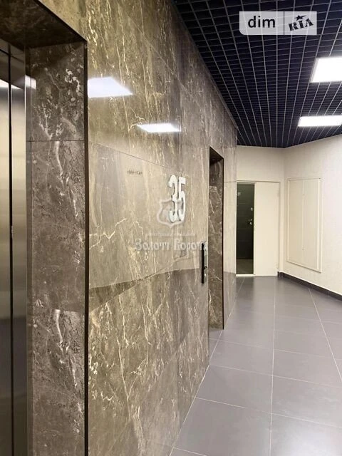 Продаж 3к квартири 121.2 кв. м на пров. Берестейський 11К •