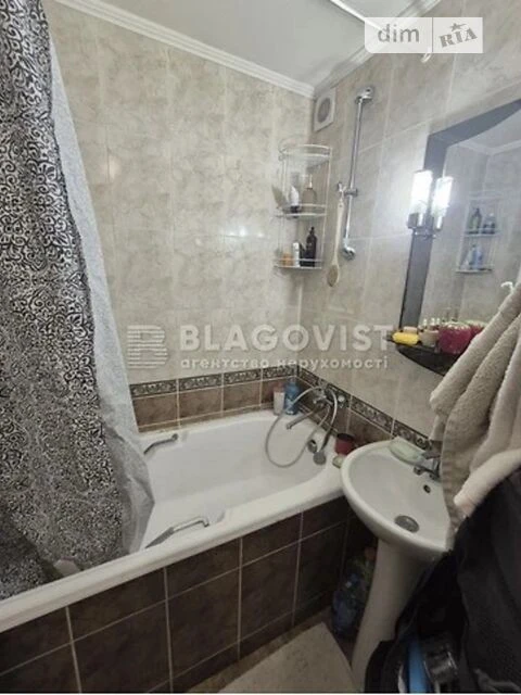 Продаж 3к квартири 95 кв. м на просп. Володимира Івасюка 64/