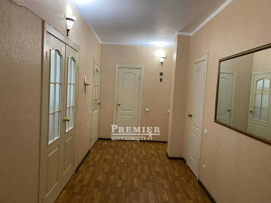 продам трихкімнатну квартиру 94 кв.м на Ак. Сахарова