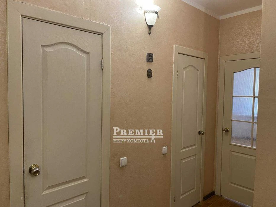 продам трихкімнатну квартиру 94 кв.м на Ак. Сахарова