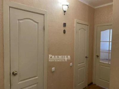 продам трихкімнатну квартиру 94 кв.м на Ак. Сахарова