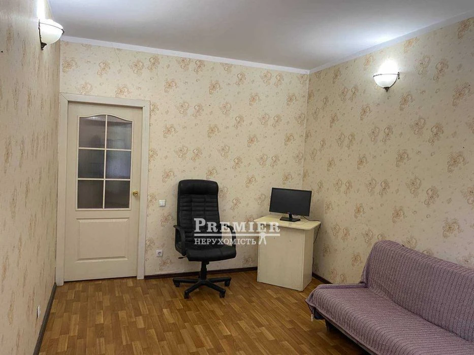 продам трихкімнатну квартиру 94 кв.м на Ак. Сахарова
