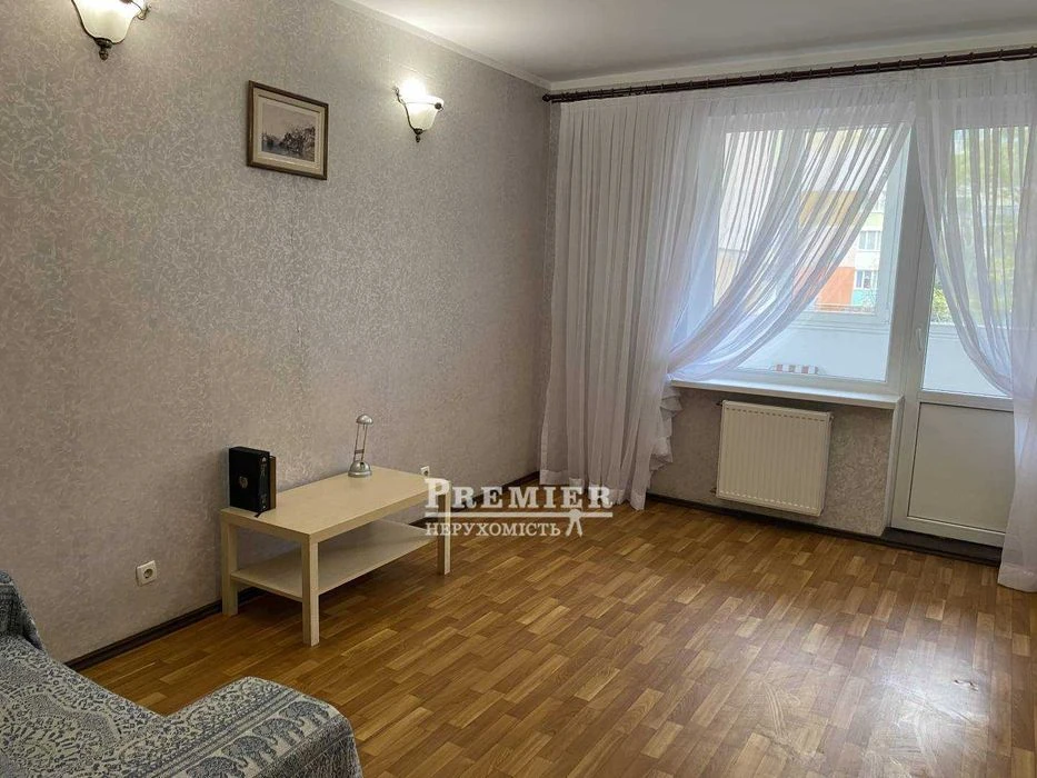 продам трихкімнатну квартиру 94 кв.м на Ак. Сахарова