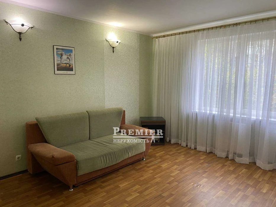 продам трихкімнатну квартиру 94 кв.м на Ак. Сахарова