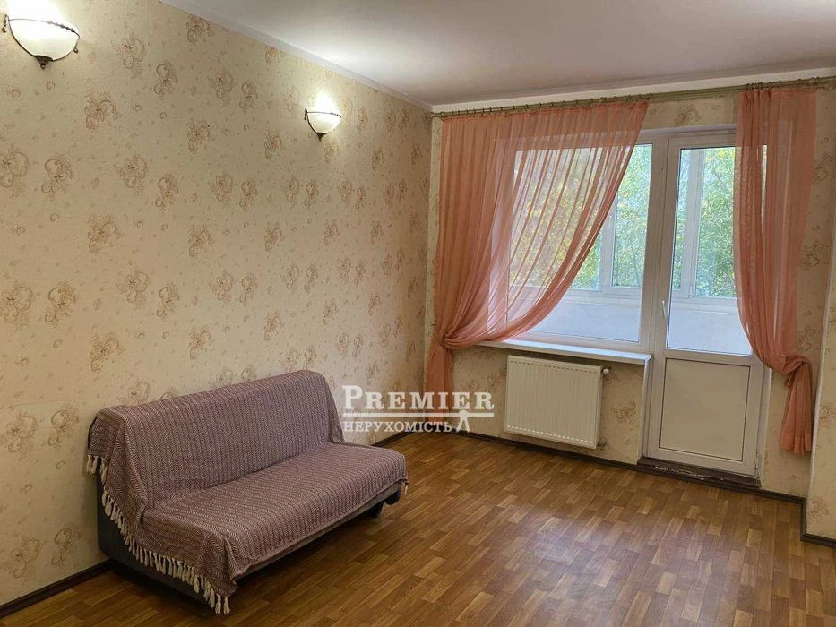 продам трихкімнатну квартиру 94 кв.м на Ак. Сахарова