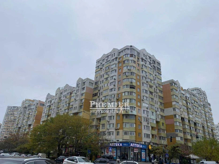 продам трихкімнатну квартиру 94 кв.м на Ак. Сахарова