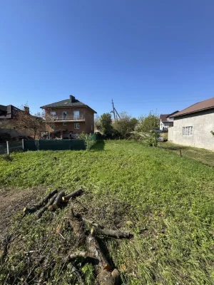 ДілНка в хорошому місці під будівництво Рівненська / сторожи
