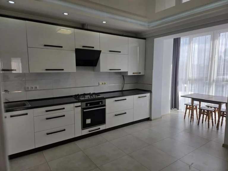 Продаж 2 кім.квартира 77.10 м² 2/11ц вул.Богдана  Хмельницьк