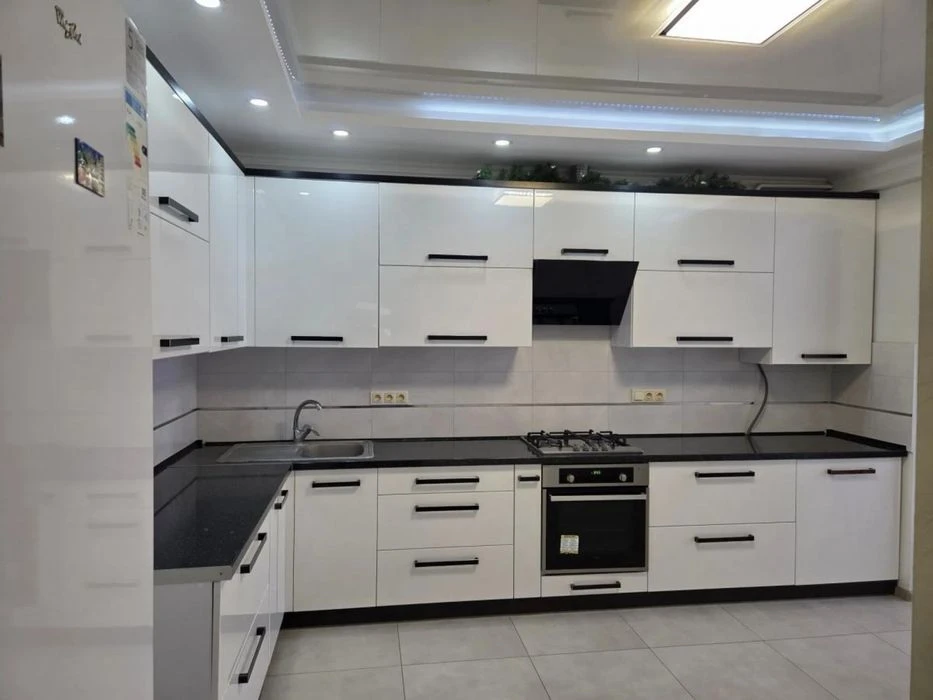 Продаж 2 кім.квартира 77.10 м² 2/11ц вул.Богдана  Хмельницьк