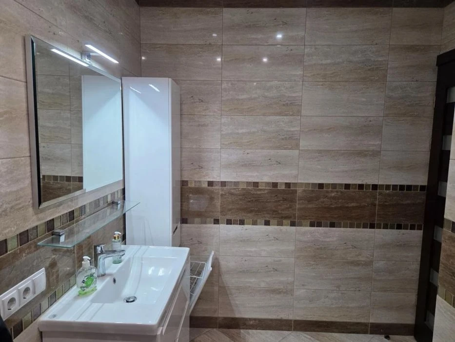 Продаж 2 кім.квартира 77.10 м² 2/11ц вул.Богдана  Хмельницьк