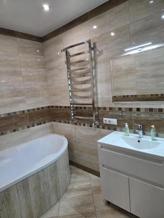 Продаж 2 кім.квартира 77.10 м² 2/11ц вул.Богдана  Хмельницьк