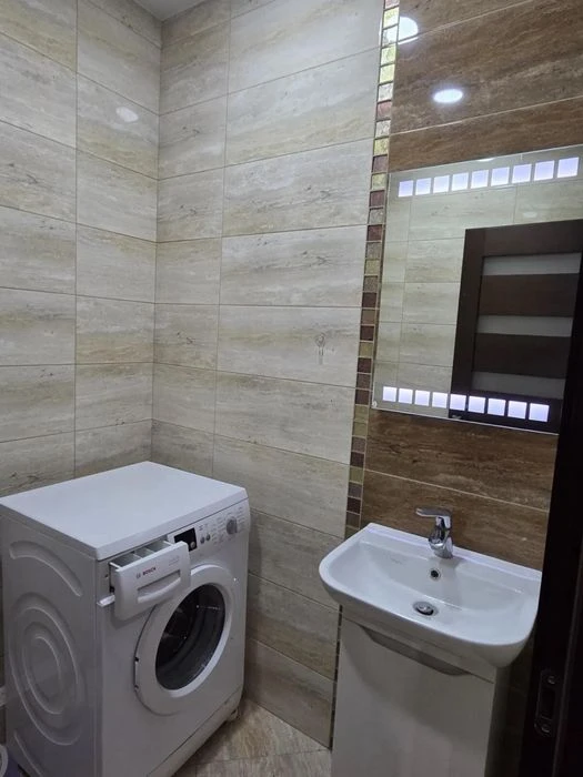 Продаж 2 кім.квартира 77.10 м² 2/11ц вул.Богдана  Хмельницьк