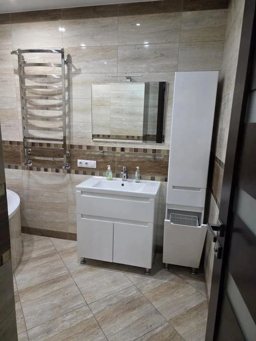 Продаж 2 кім.квартира 77.10 м² 2/11ц вул.Богдана  Хмельницьк