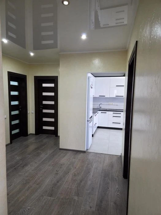 Продаж 2 кім.квартира 77.10 м² 2/11ц вул.Богдана  Хмельницьк