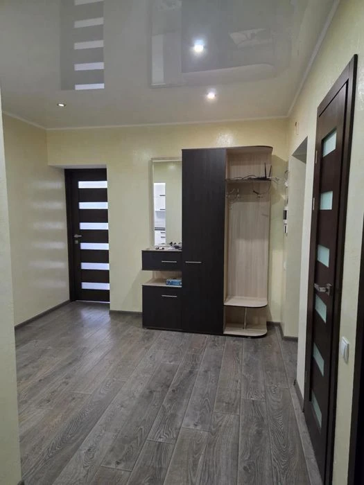 Продаж 2 кім.квартира 77.10 м² 2/11ц вул.Богдана  Хмельницьк