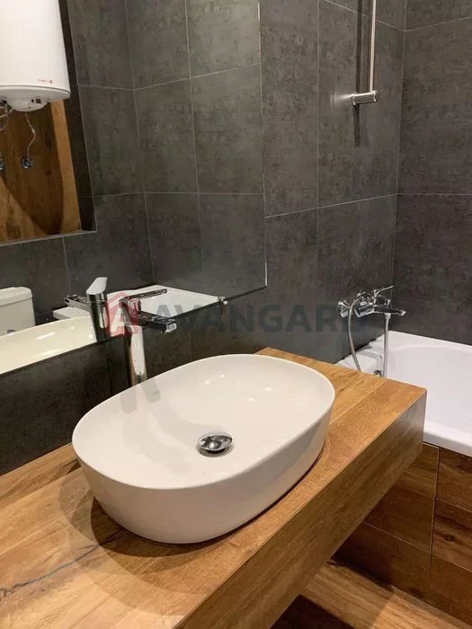 Продаж 2 кімнатноі квартири в центрі