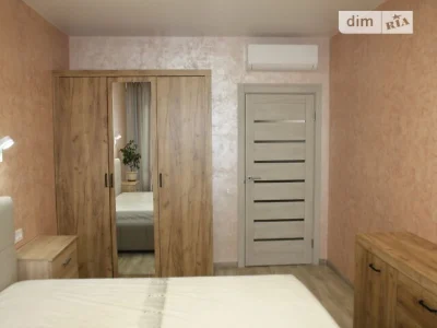 Продаж 1к квартири 40 кв. м на вул. Валерʼяна Підмогильного
