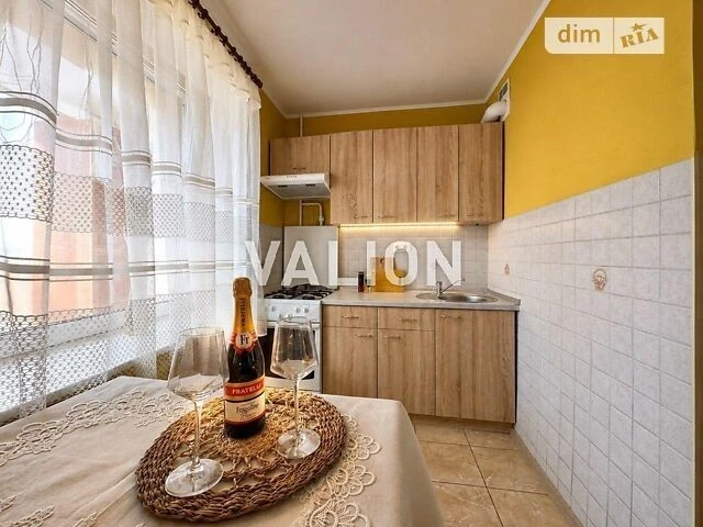 Продаж 1к квартири 28 кв. м на вул. Максима Берлінського 25