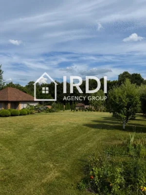 Продаж будинку з власним виходом до лісу