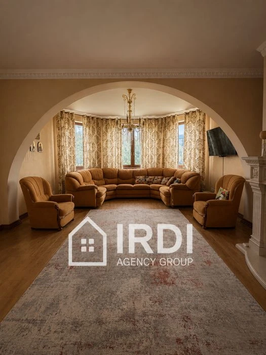 Продаж будинку з власним виходом до лісу